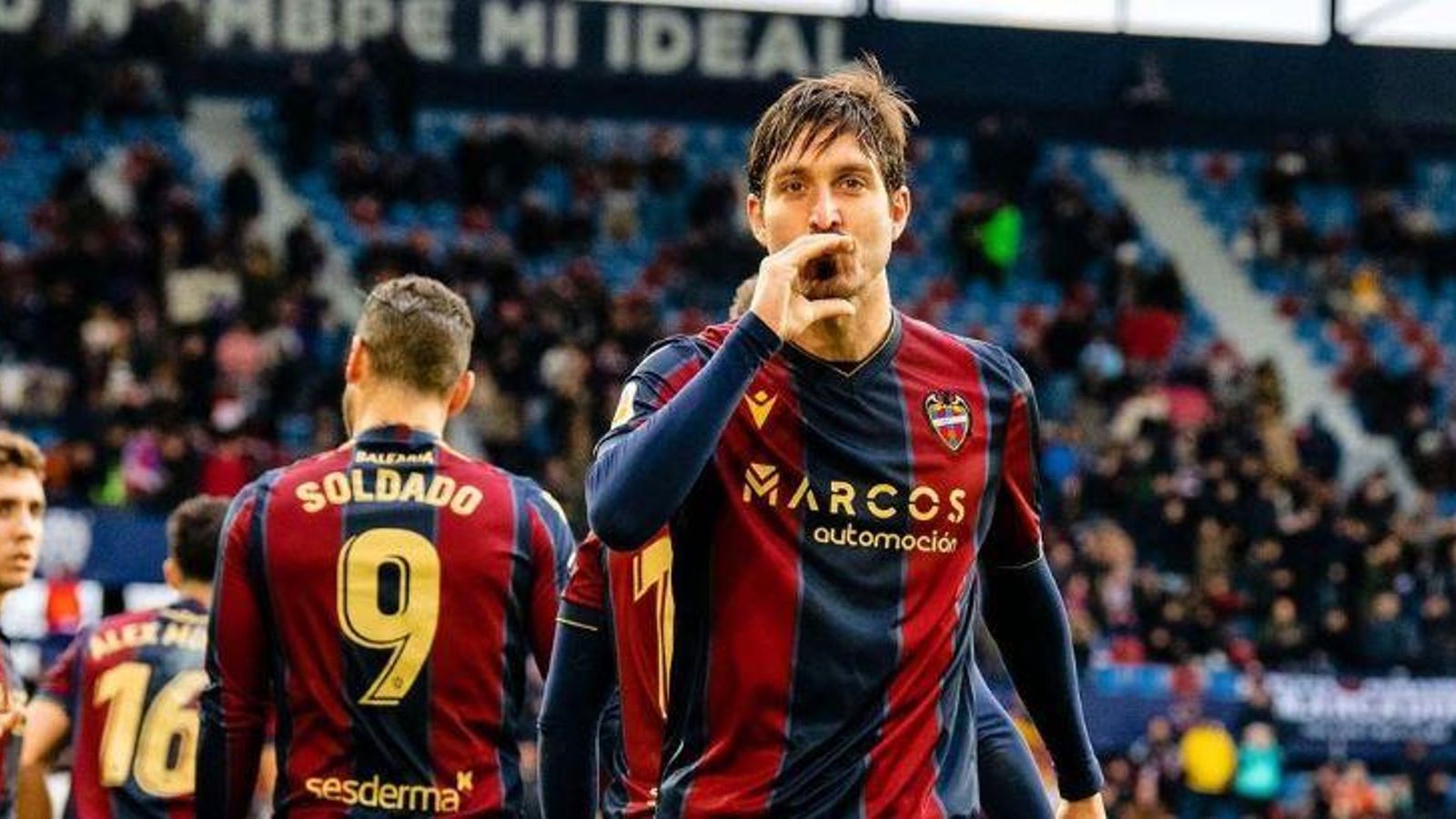 Campaña, després de marcar un gol amb el Llevant
