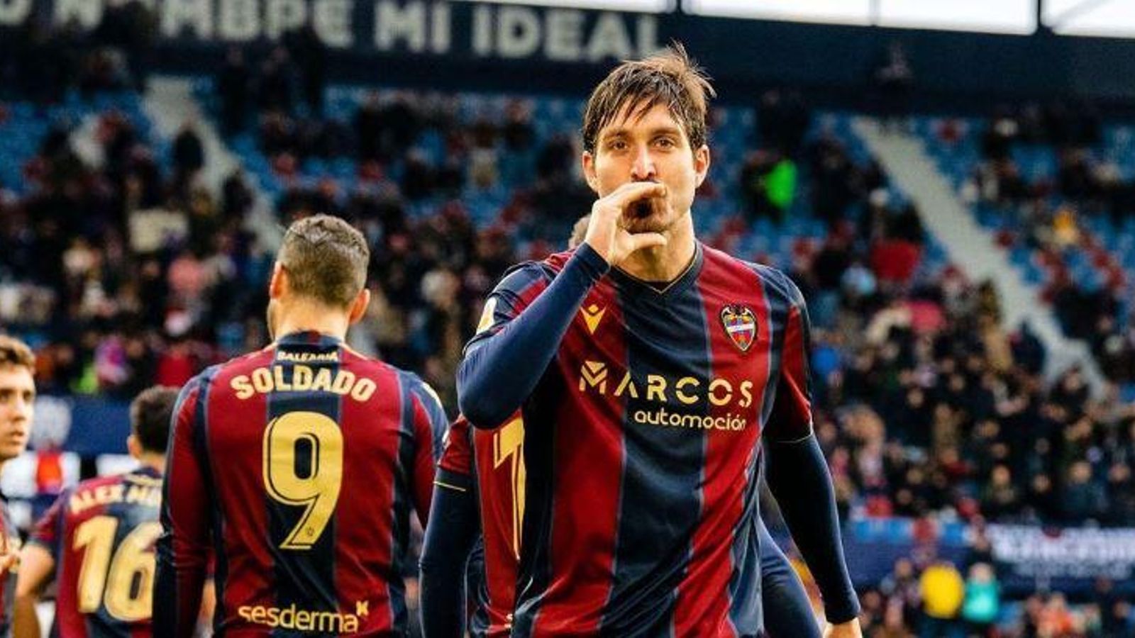 Campaña, després de marcar un gol amb el Llevant