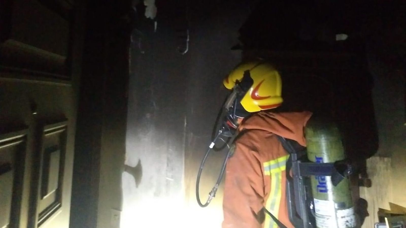 El foc s’ha iniciat en un pis situat en la primera planta d’un edifici a Beniparell