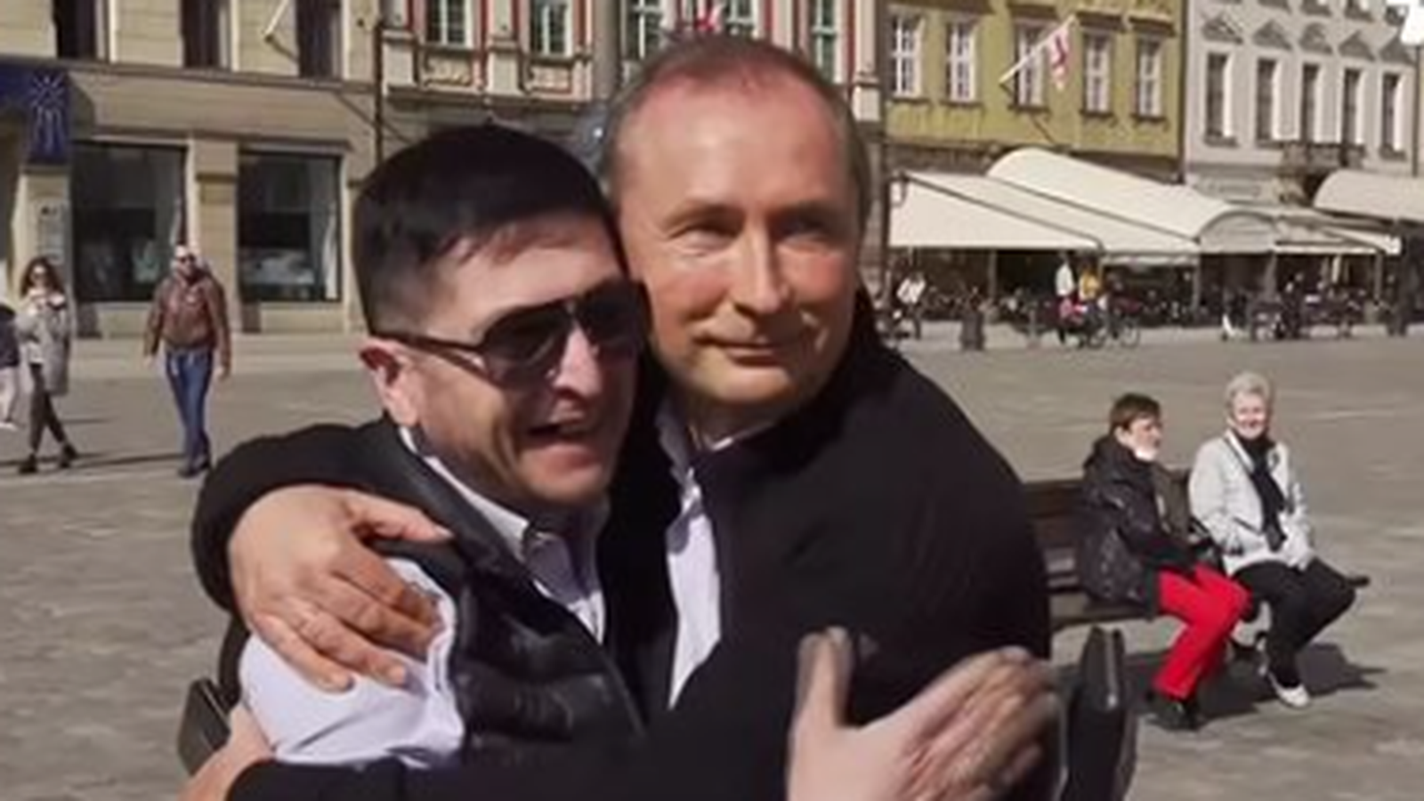 Els imitadors de Zelenski i Putin junts a Polònia després de fugir d'Ucraïna