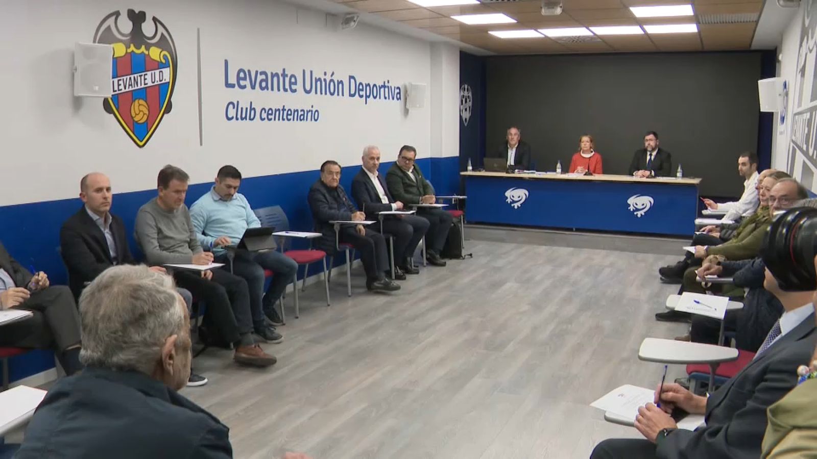 La reunió del patronat, l'òrgan que dirigeix la Fundació del Llevant, aquesta vesprada