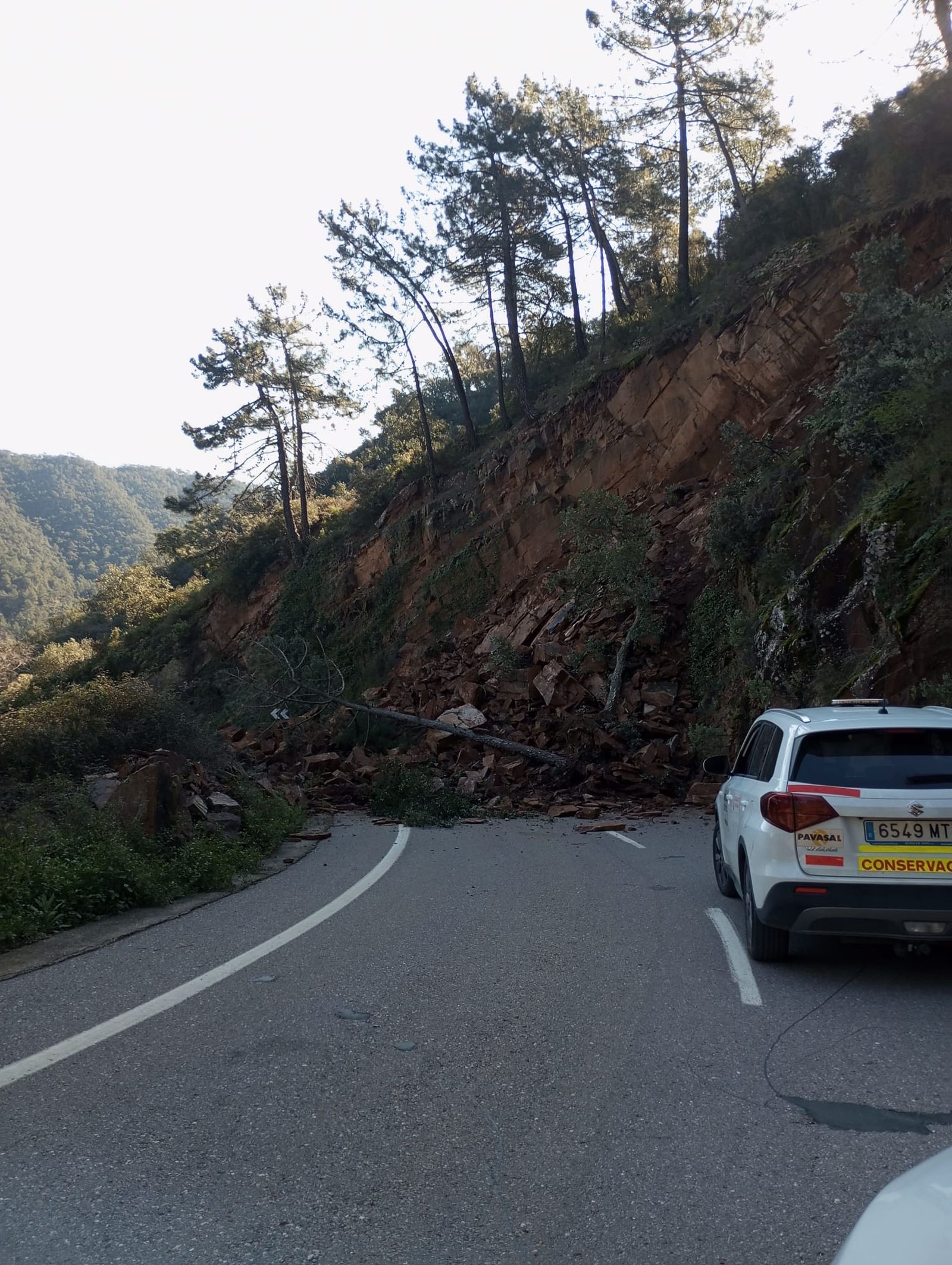 Un despreniment talla el tram de la CV-219 entre Xóvar i Eslida tot el cap de setmana