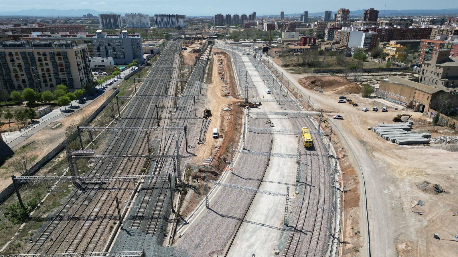 Vista panoràmica de les obres en el canal d'accés ferroviari a València