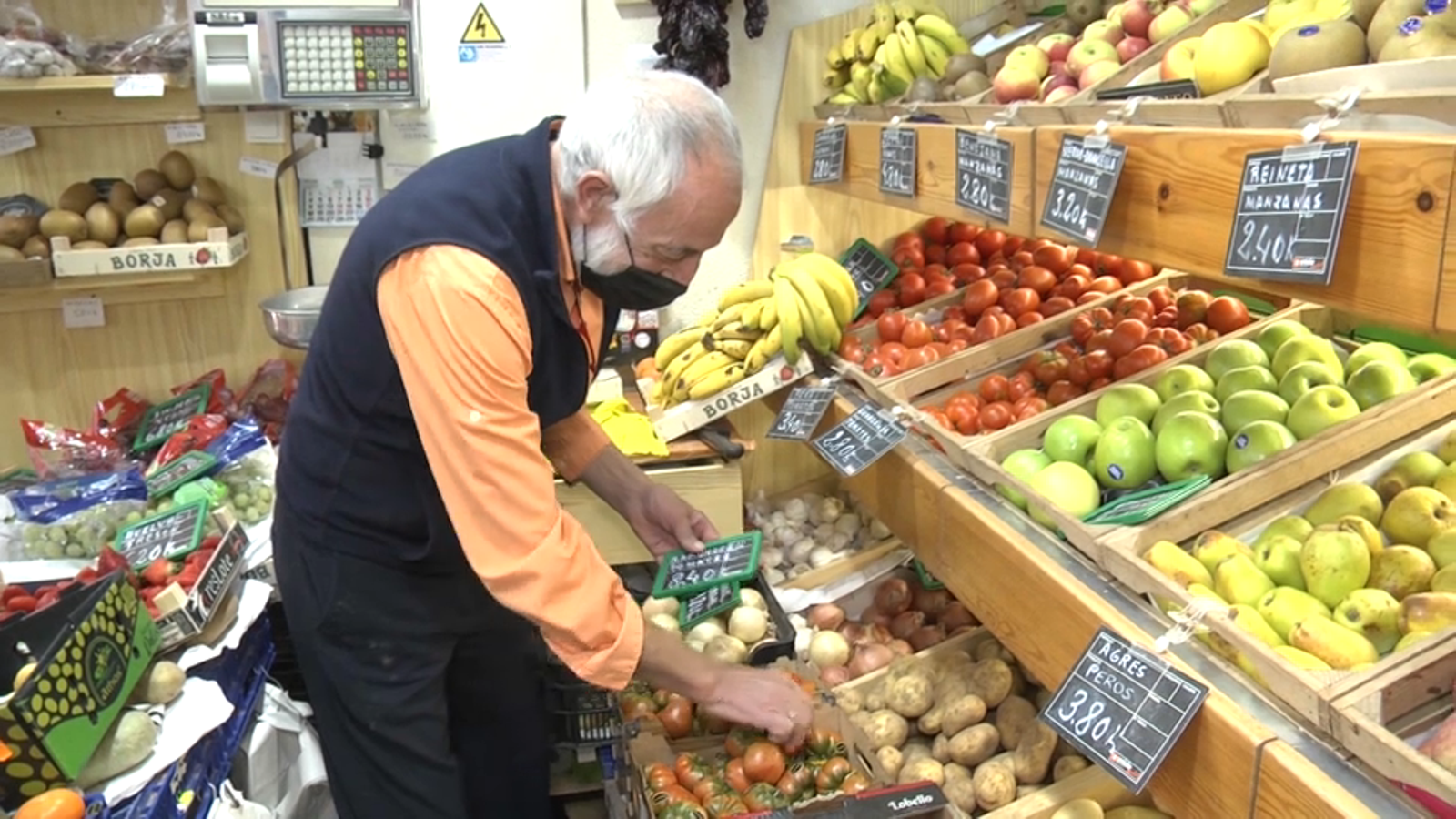 Treballador autònom d'una fruiteria