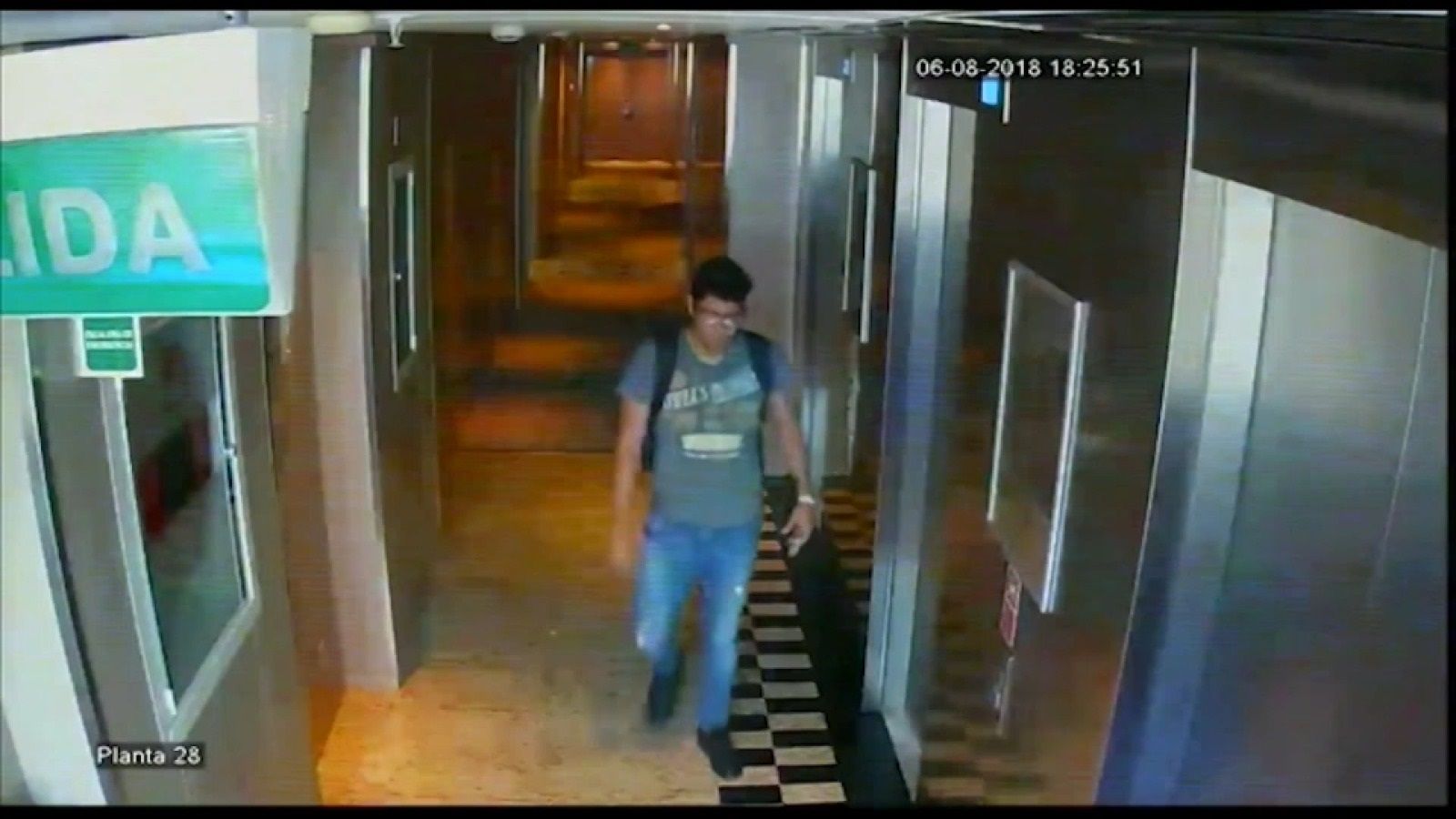 Les càmeres de seguretat de l'hotel gravaren com una persona pujava a les habitacions on s'allotjava Daddy Yankee