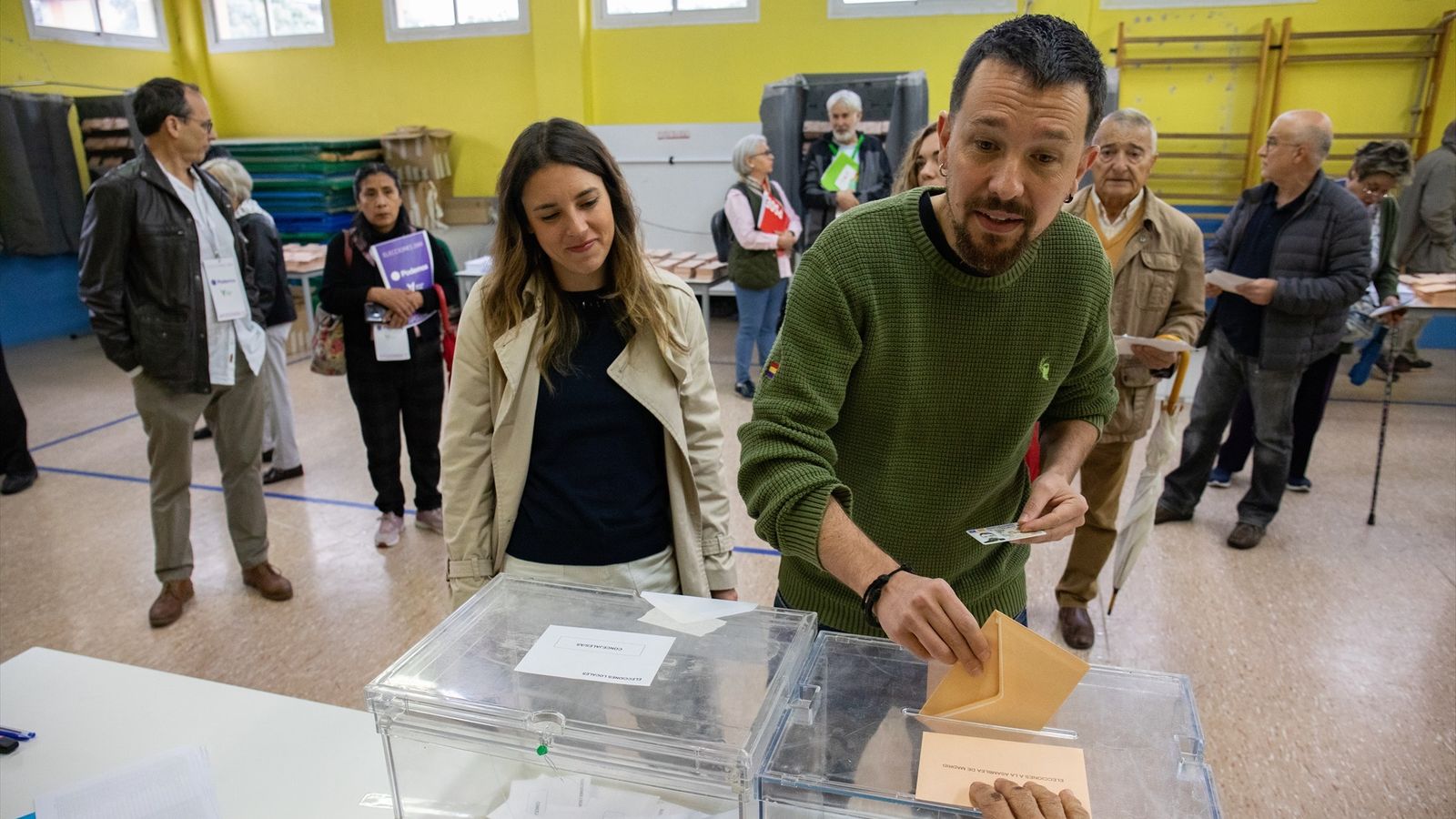 Montero i Iglesias excerceixen eel dret a vot el passat 28M