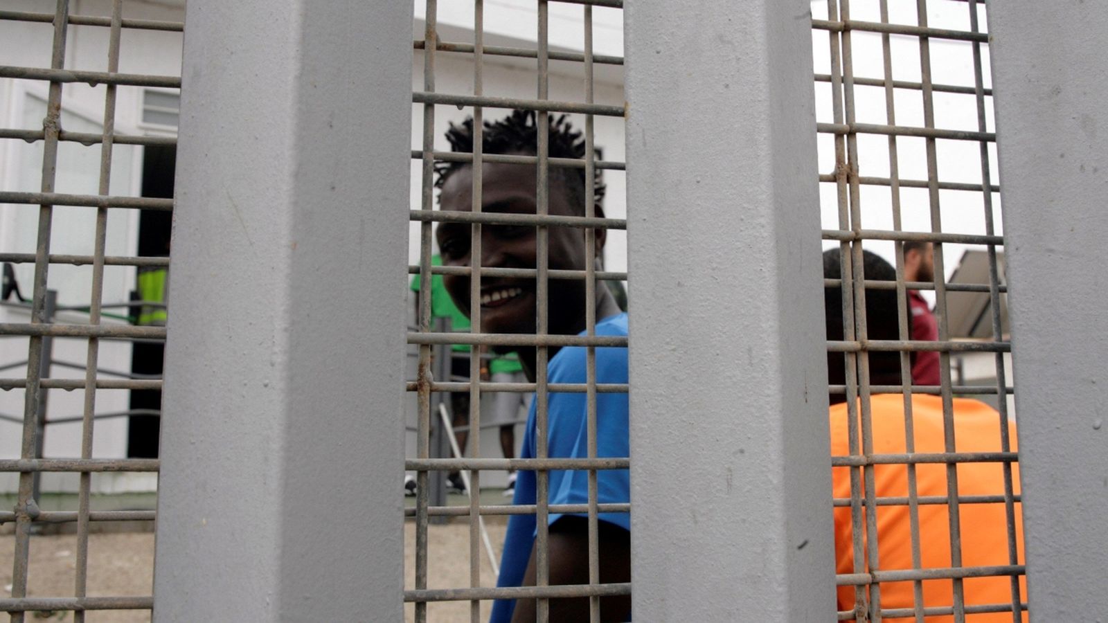 Un grup d'immigrants subsaharians, en el Centre d'Estada Temporal de Inmigrants de Melilla