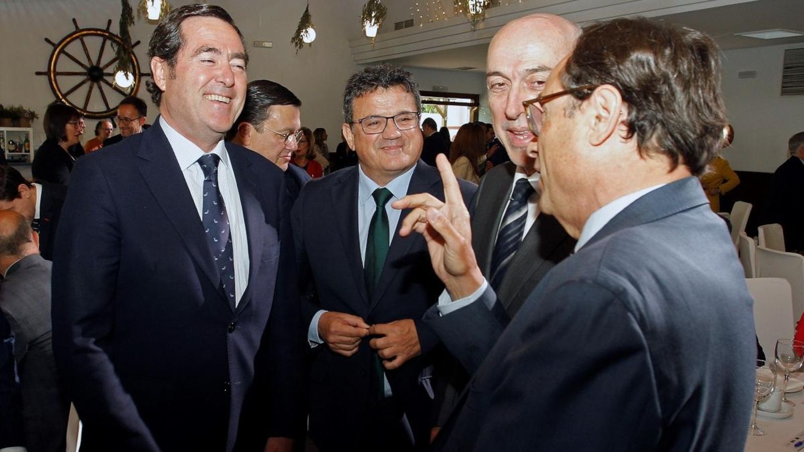 El president de la CEOE, Antonio Garamendi, i el conseller d'Economia de la Generalitat, Vicent Soler