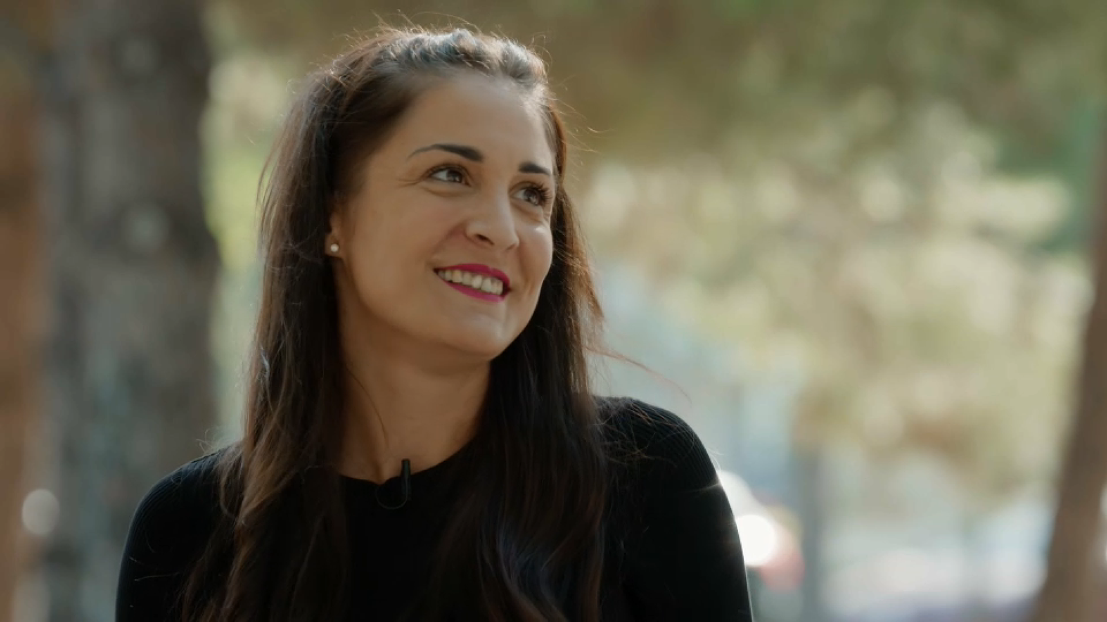 Maria feliç en conéixer que acaba de rebre el tercer grau