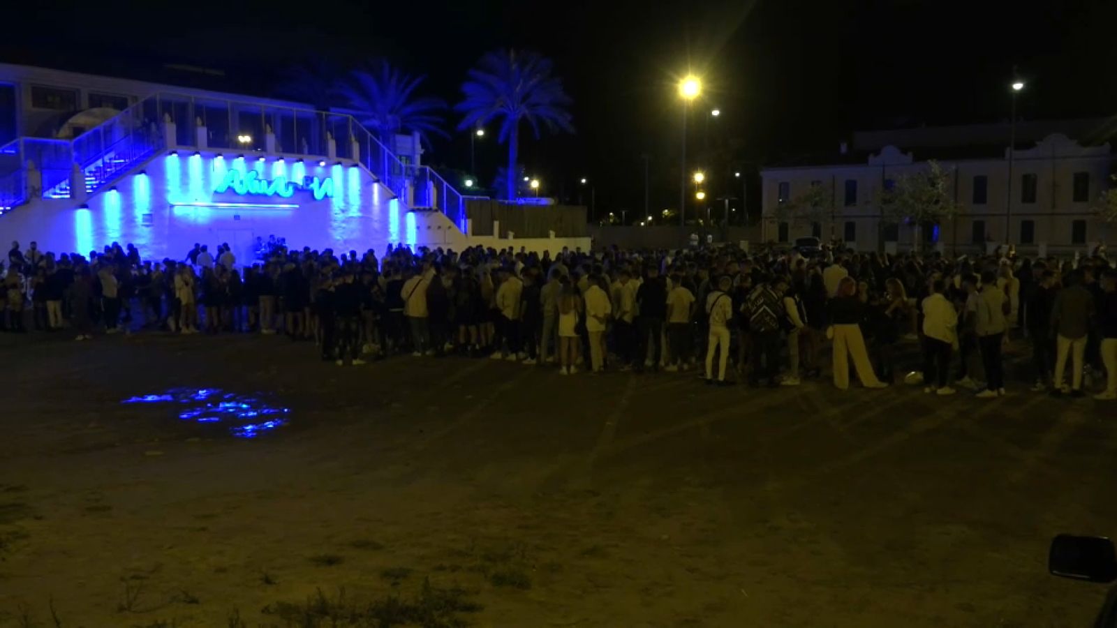 El pàrquing d'Akuarela, de gom a gom aquesta matinada