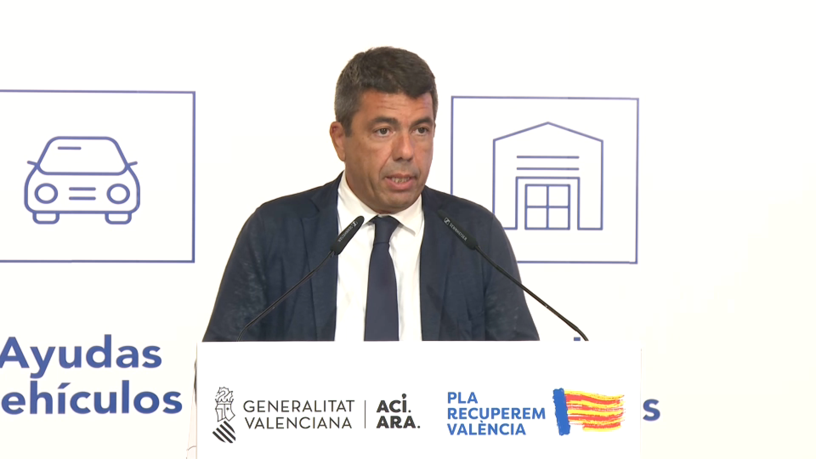 El president de la Generalitat, Carlos Mazón, durant la declaració institucional este matí al Palau de la Generalitat
