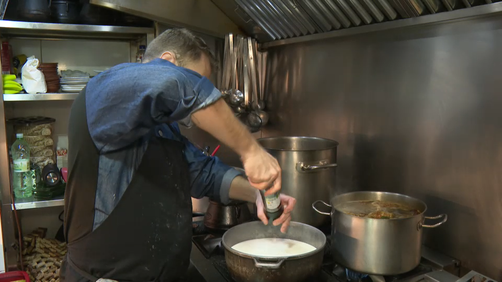 Elaboració d'una beixamel especiada