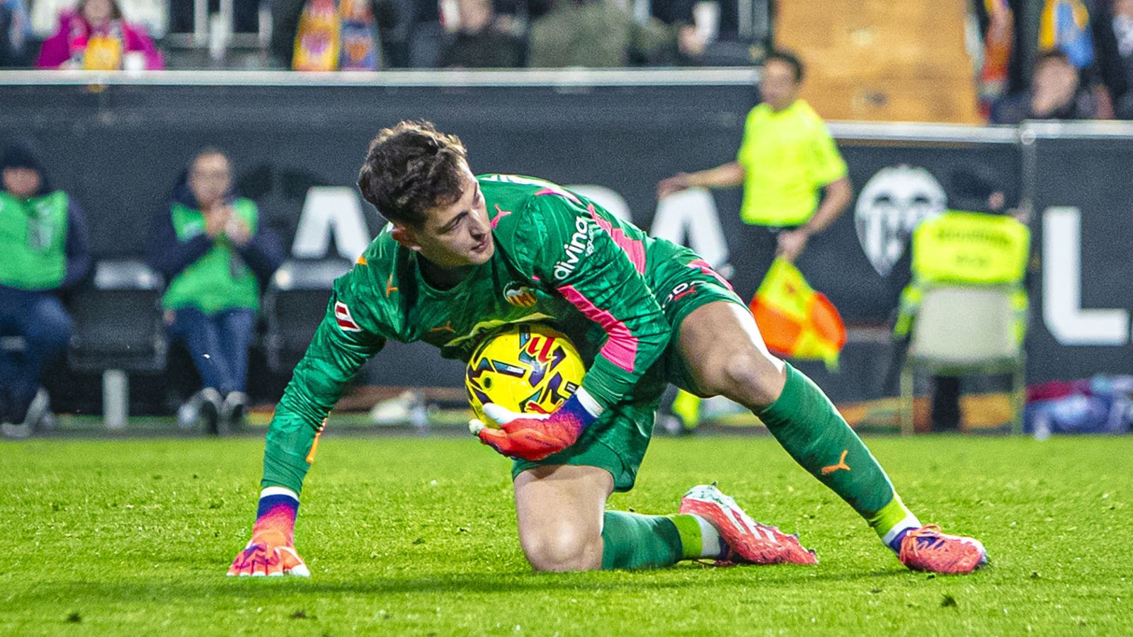 Juel Agirrezabala, en un partit amb el València