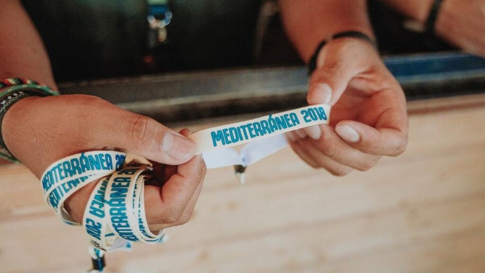 Mediterrània Festival és un festival de música indie rock amb zona d’acampada que se celebra entre els dies 23 i 25 d’agost a la platja de Tavernes de la Valldigna. Mediterrània Festival és un festival de música indie rock amb zona d’acampada que se celebra entre els dies 23 i 25 d’agost a la platja de Tavernes de la Valldigna.