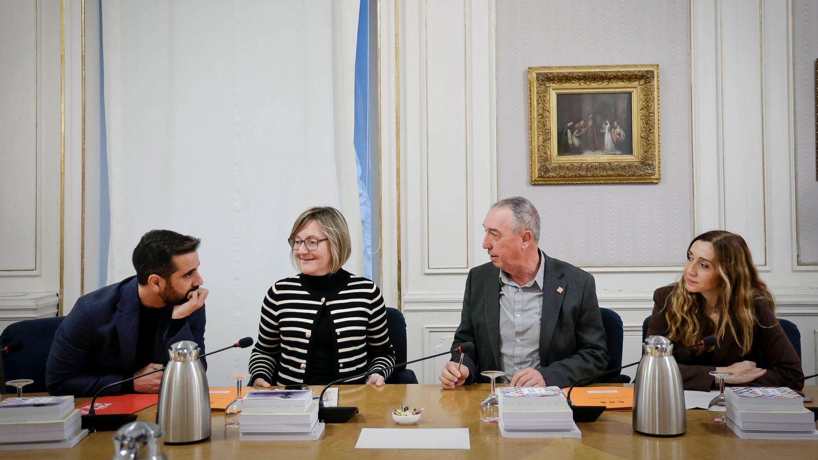 Els síndics del PSPV i Compromís a les Corts, Muñoz i Baldoví, amb les portaveus adjuntes Salvador i Navarro, este dimecres