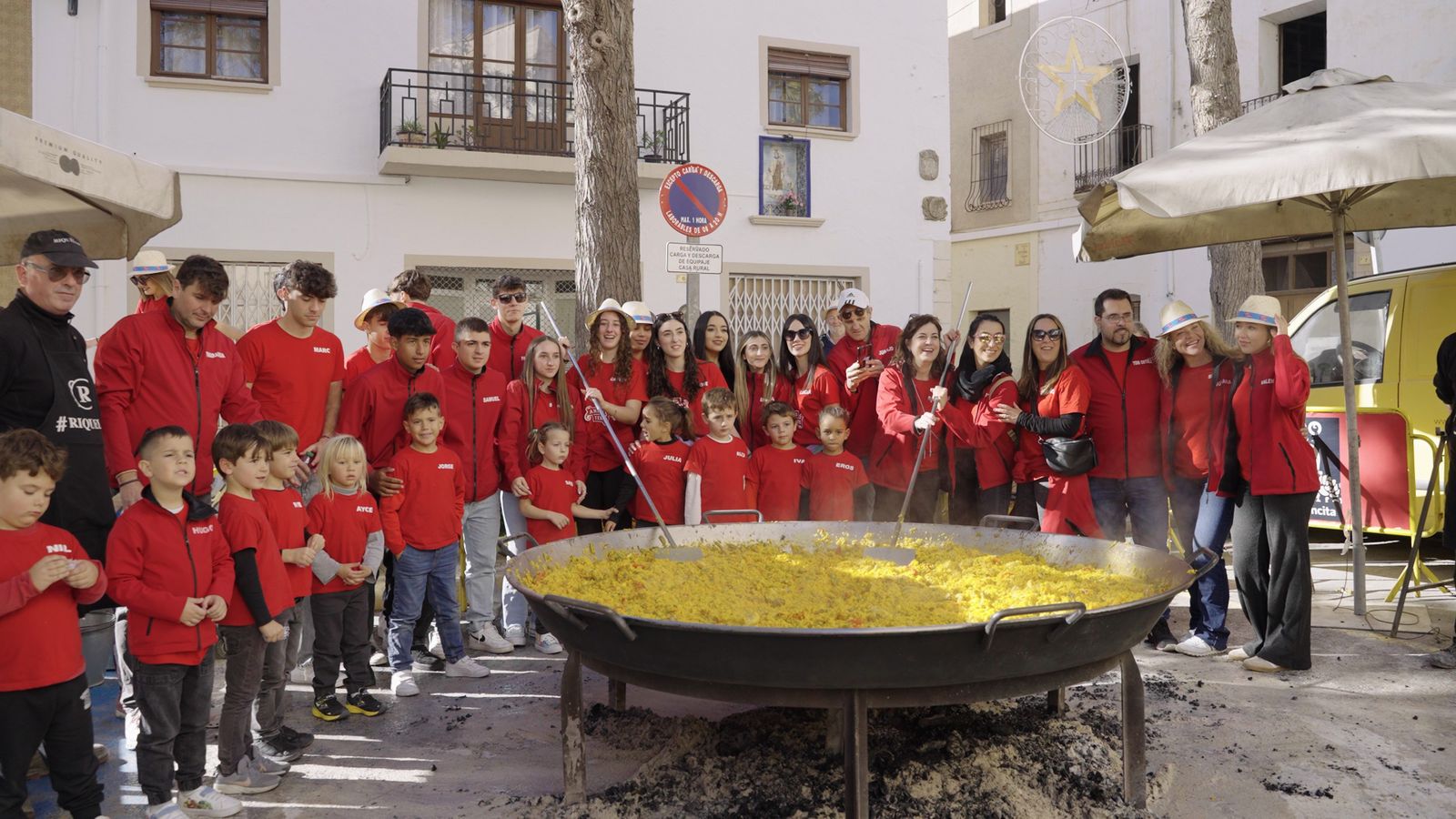 Teulada ha preparat una paella gegant per a 700 persones durant les festes en honor de Santa Caterina