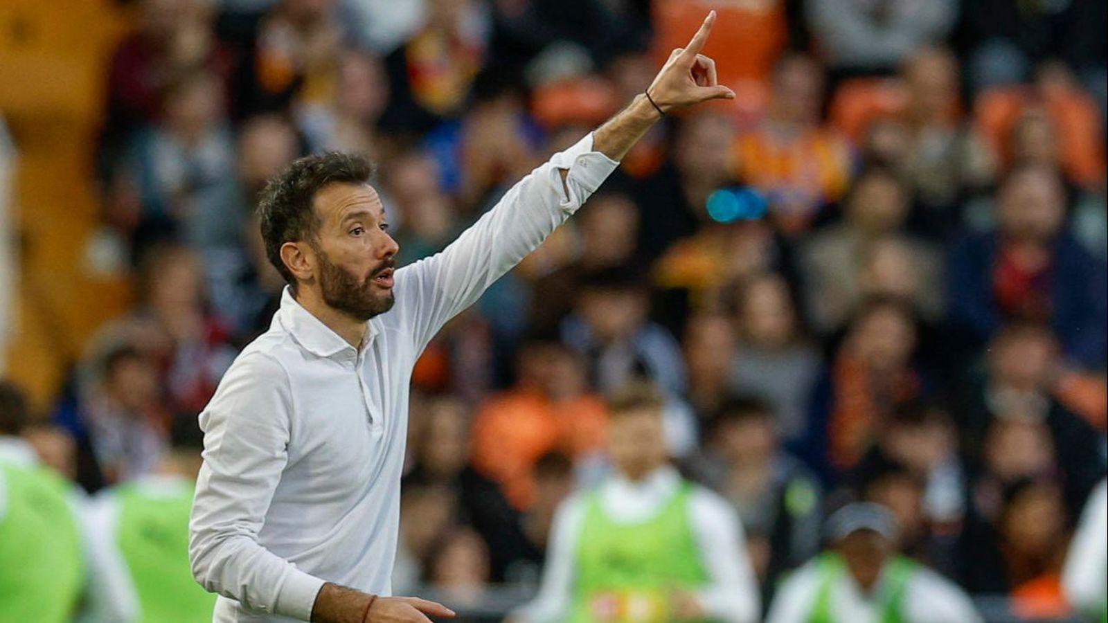 Corberán dona instruccions durant un partit