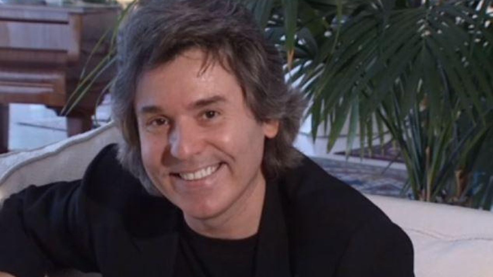 Raphael el 1992, en una entrevista en el Festival de Benidorm