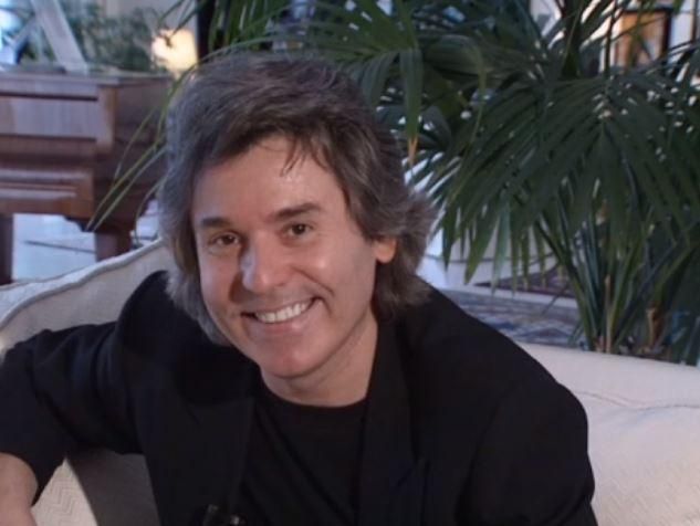 Raphael el 1992, en una entrevista en el Festival de Benidorm