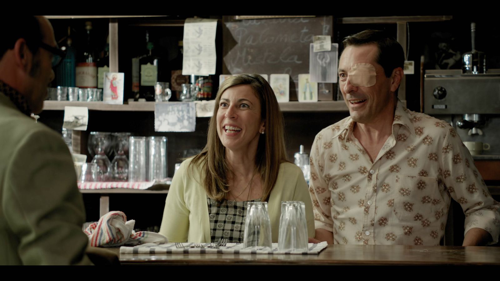 Empar i Sento en el bar de L'Alqueria Blanca