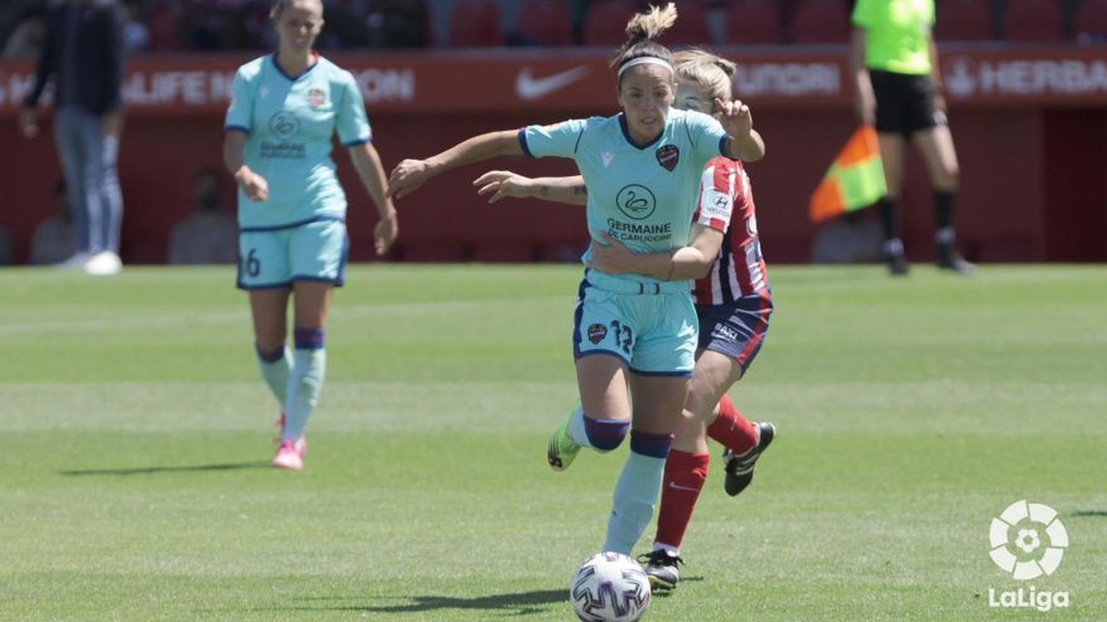 Zornoza tracta de desfer-se de la marca d'una jugadora rival