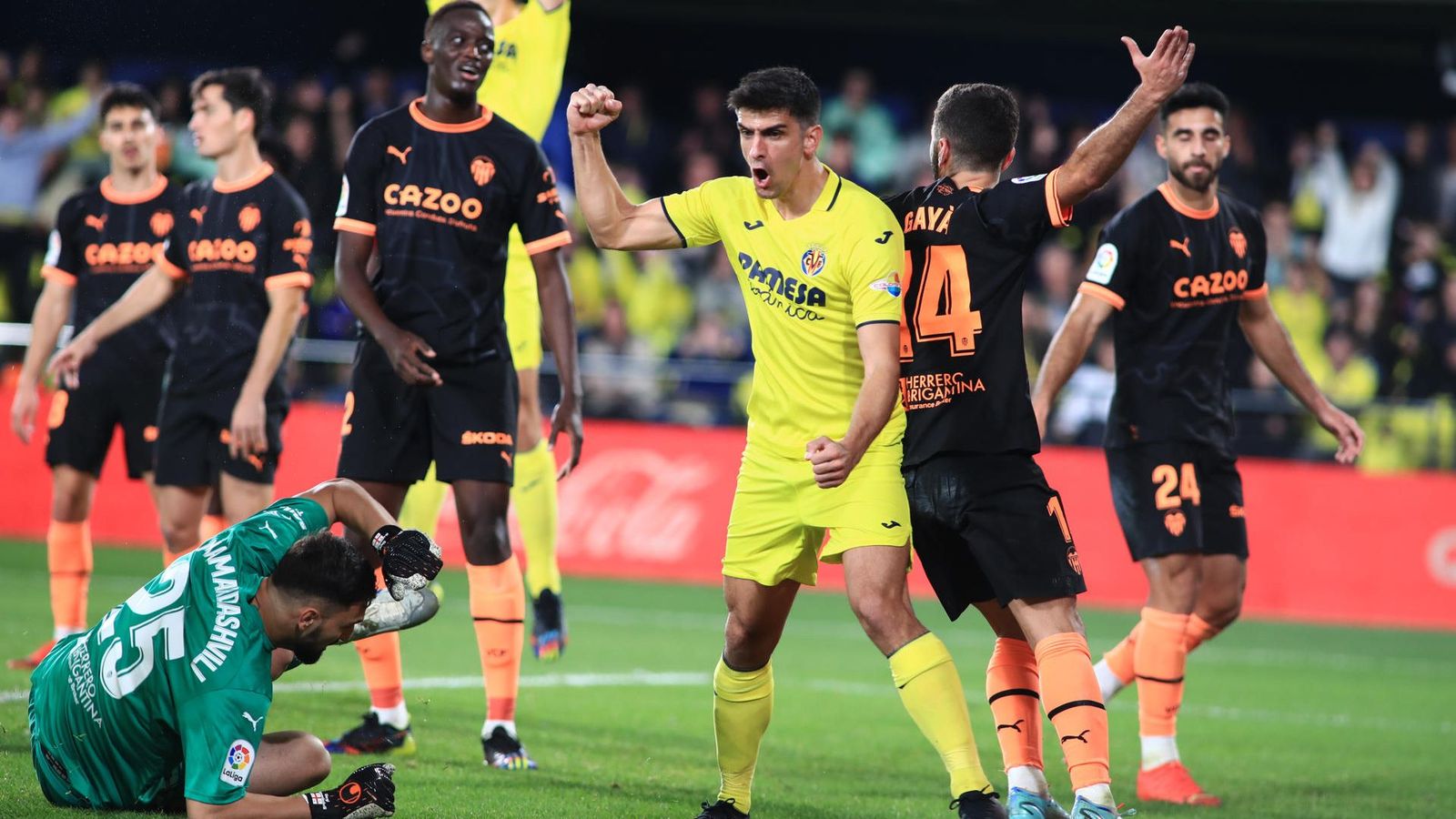 Gerard Moreno celebra el gol de Foyth