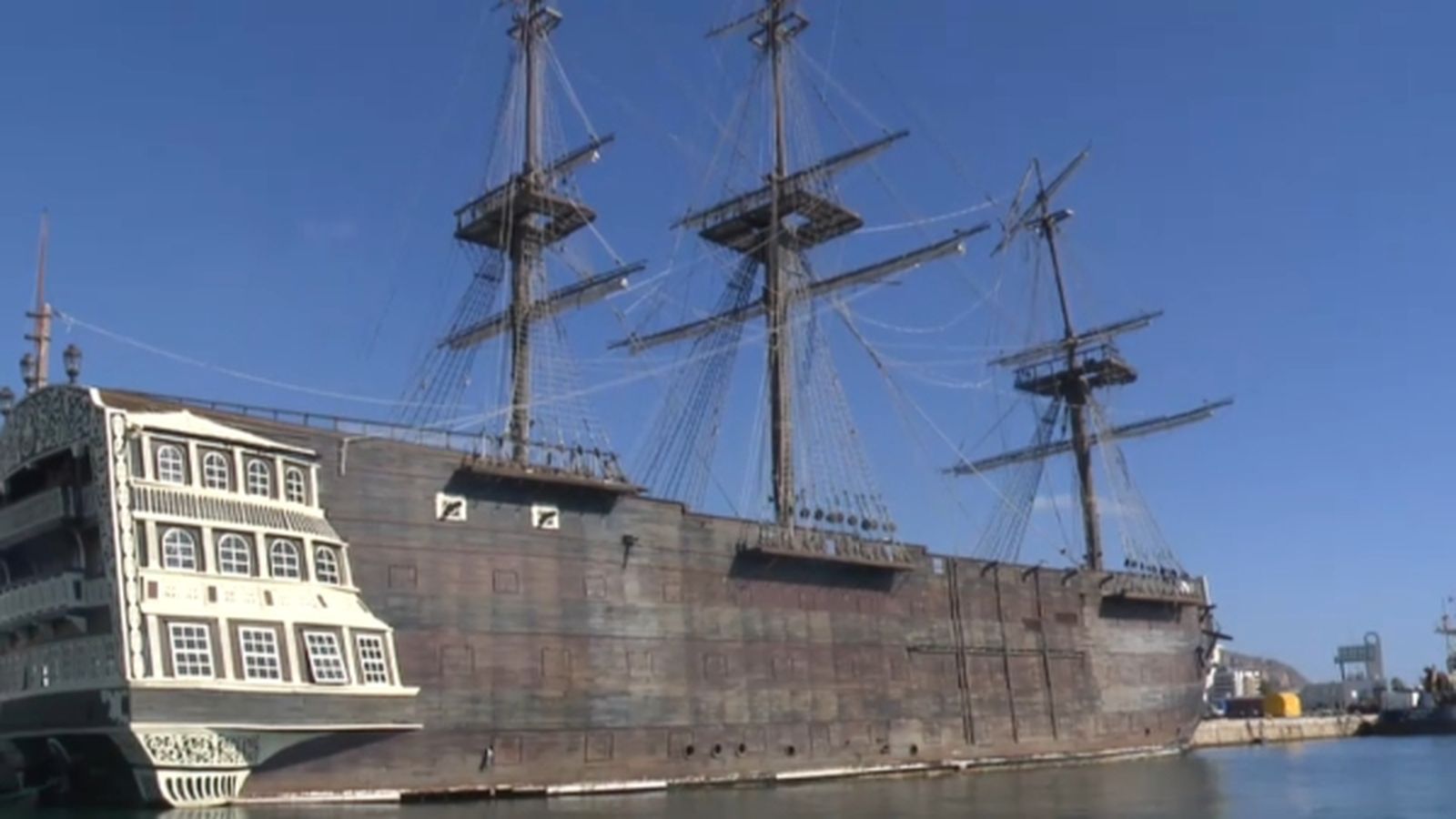 El vaixell Santísima Trinidad, al port d'Alacant