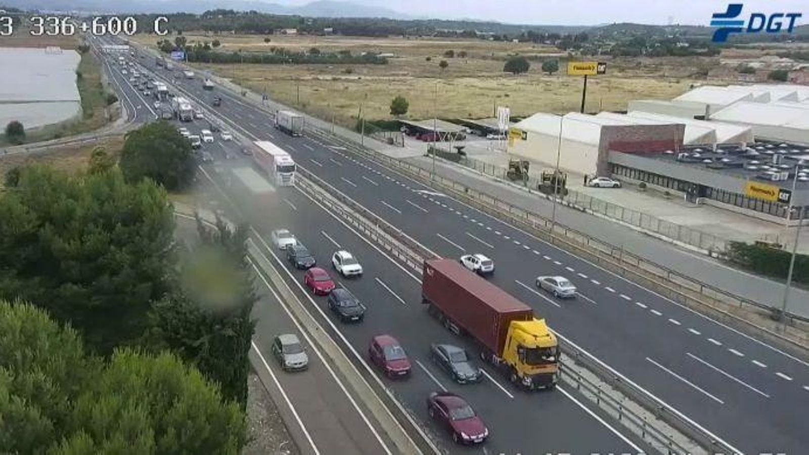 L'autovia A-3, una de les vies que més congestionada estarà durant aquest cap de setmana, en una imatge d'aquest divendres de matí