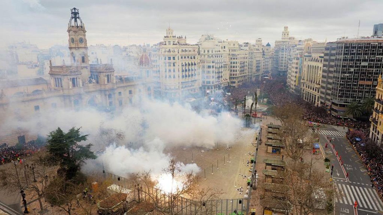 Imatge de la mascleta que fa 16 de les Falles de València 2022