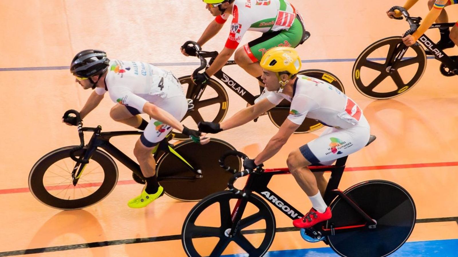 Intens cap de setmana de ciclisme al Velòdrom Lluís Puig