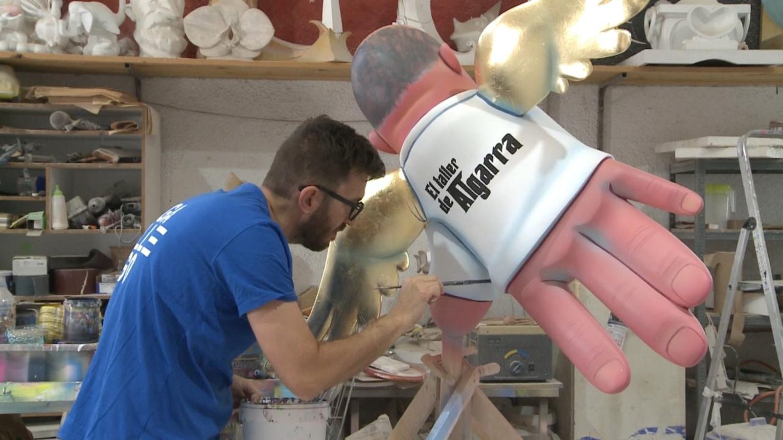 La mort prematura de l'artista Manolo Algarra a l'abril colpejà tant el món faller com el foguerer