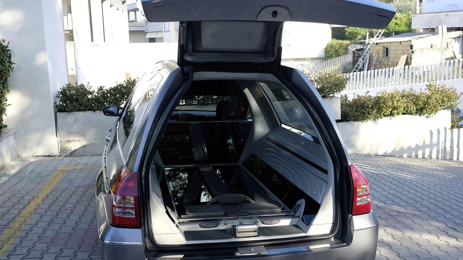 Cotxe fúnebre en una imatge d'arxiu