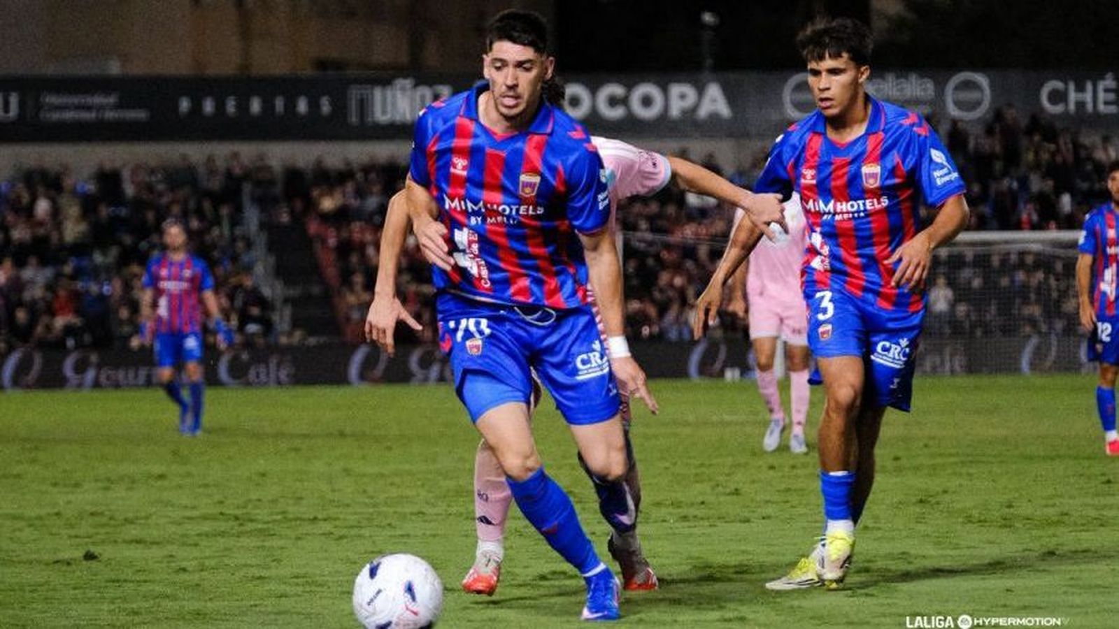 Waldo, en una acció del partit contra l'Oviedo
