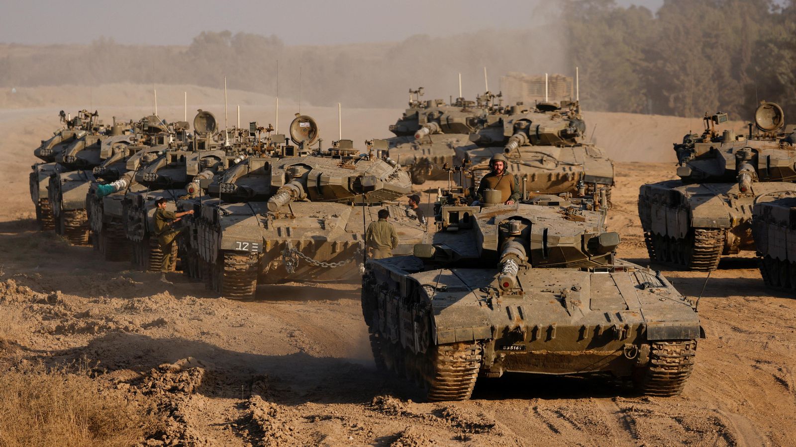 Tancs israelians en la frontera amb la Franja de Gaza