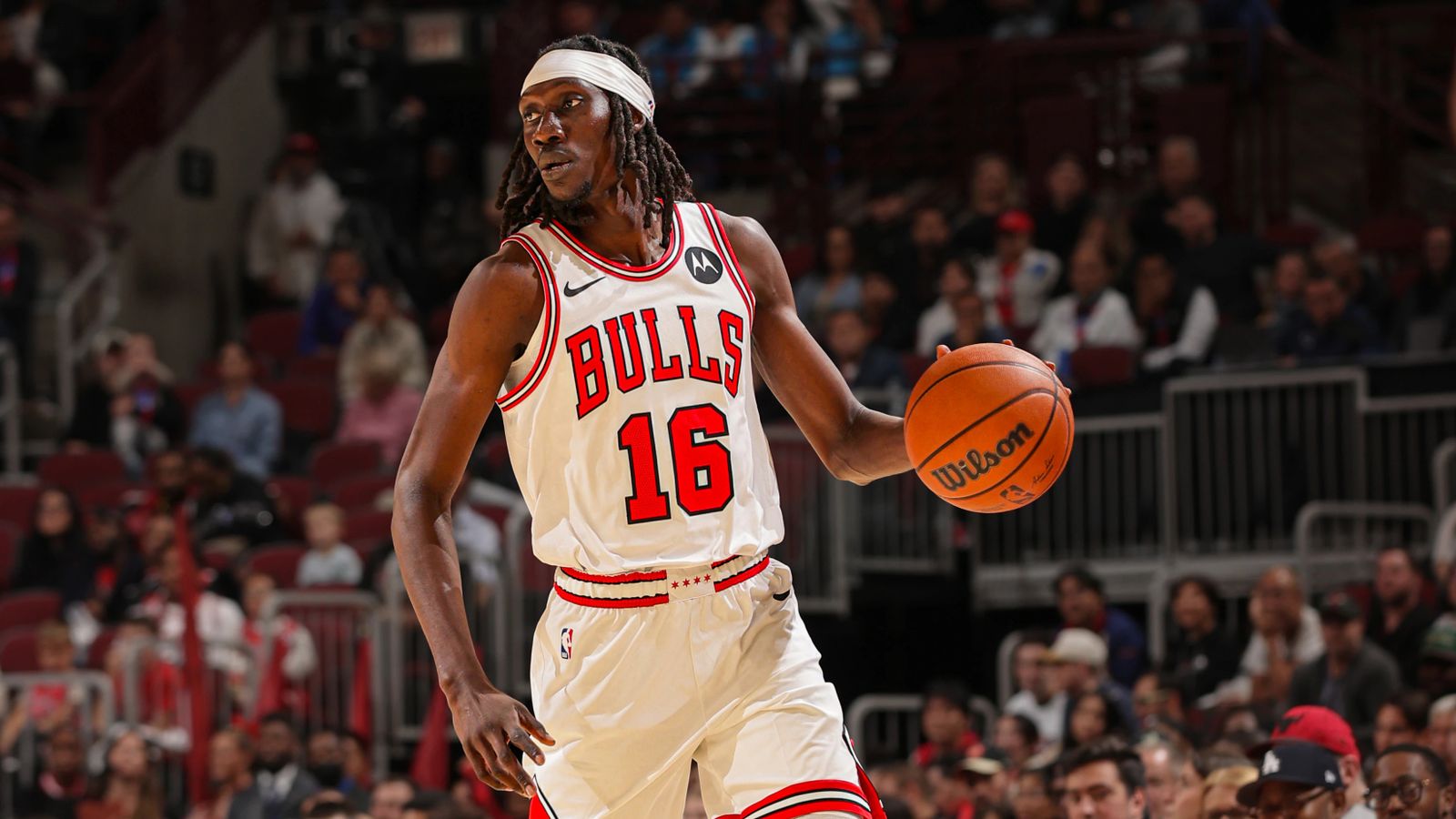 Mouhamadou Gueye, amb la camiseta dels Chicago Bulls
