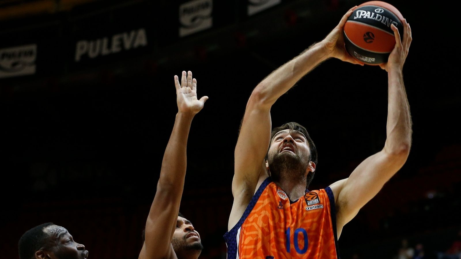 El pívot del València Basket, Mike Tobey