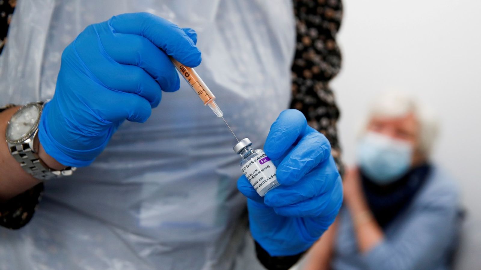 La CE controlarà l'exportació de vacunes després d'insinuar que AstraZeneca ha revenut la seua a tercers països