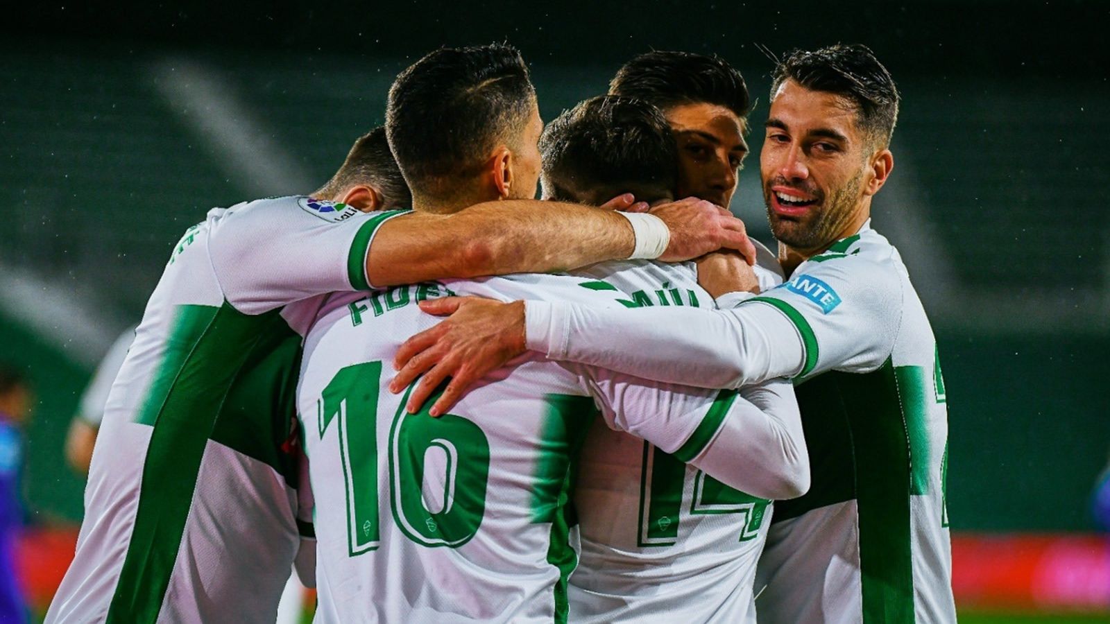 Els jugadors de l'Elx celebren un gol