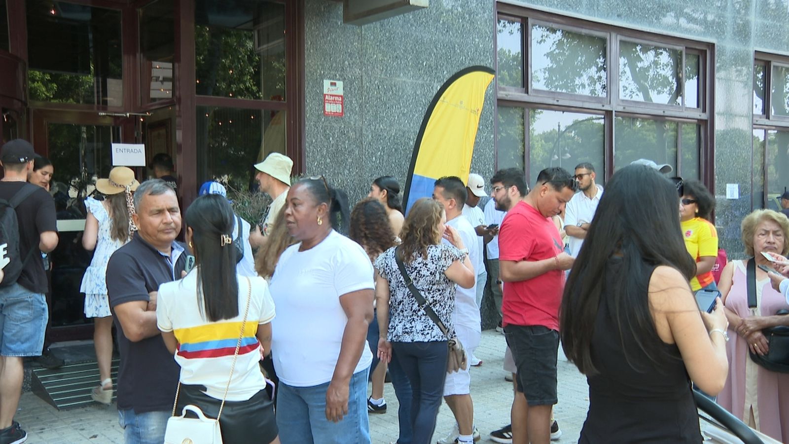 La diàspora colombiana vota a València en unes presidencials marcades per la violència al pais llatinoamericà