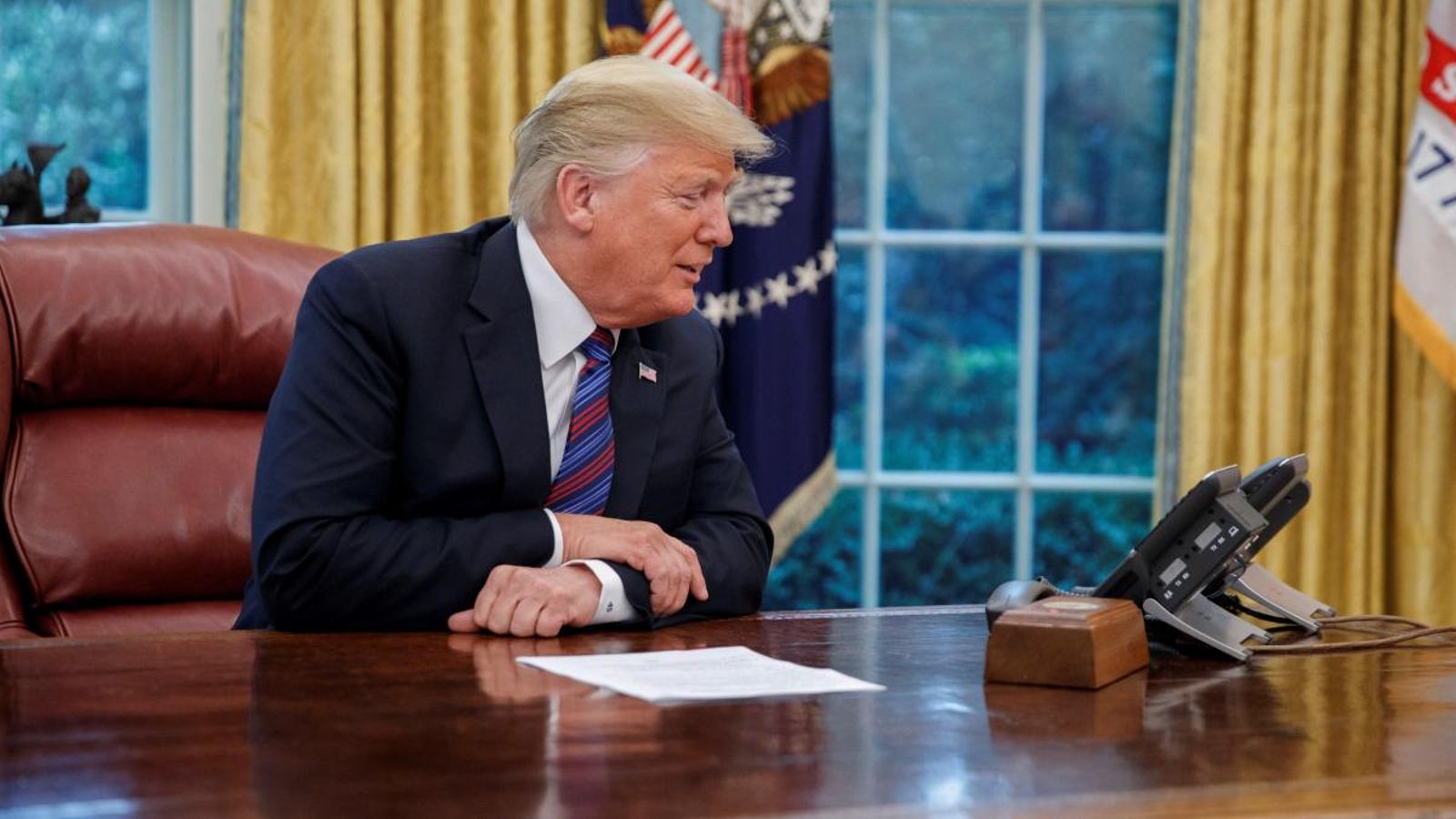 El president nord-americà, Donald Trump, en comunicació amb el seu homòleg mexicà, Enrique Peña Nieto