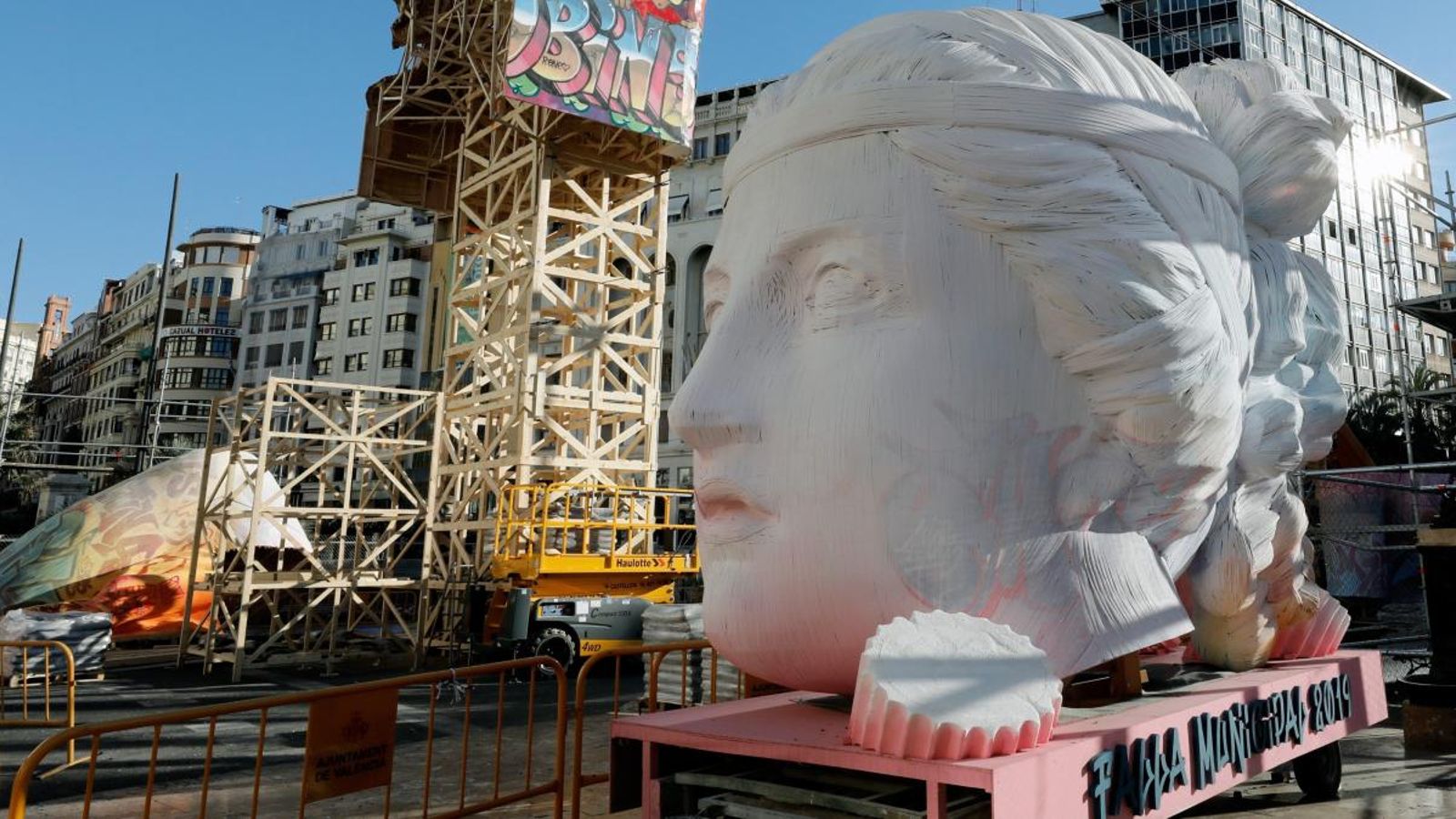 Muntatge d'una falla a València