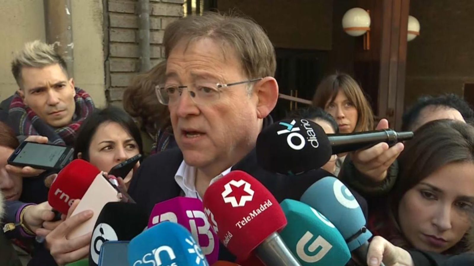 Ximo Puig a l'entrada del Comité Federal del PSOE