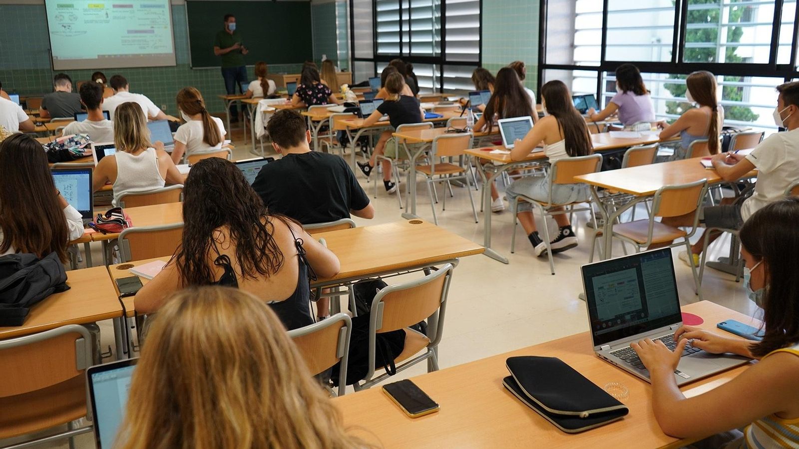 Alumnat en l'inici de curs de la Universitat Catòlica de València (UCV)