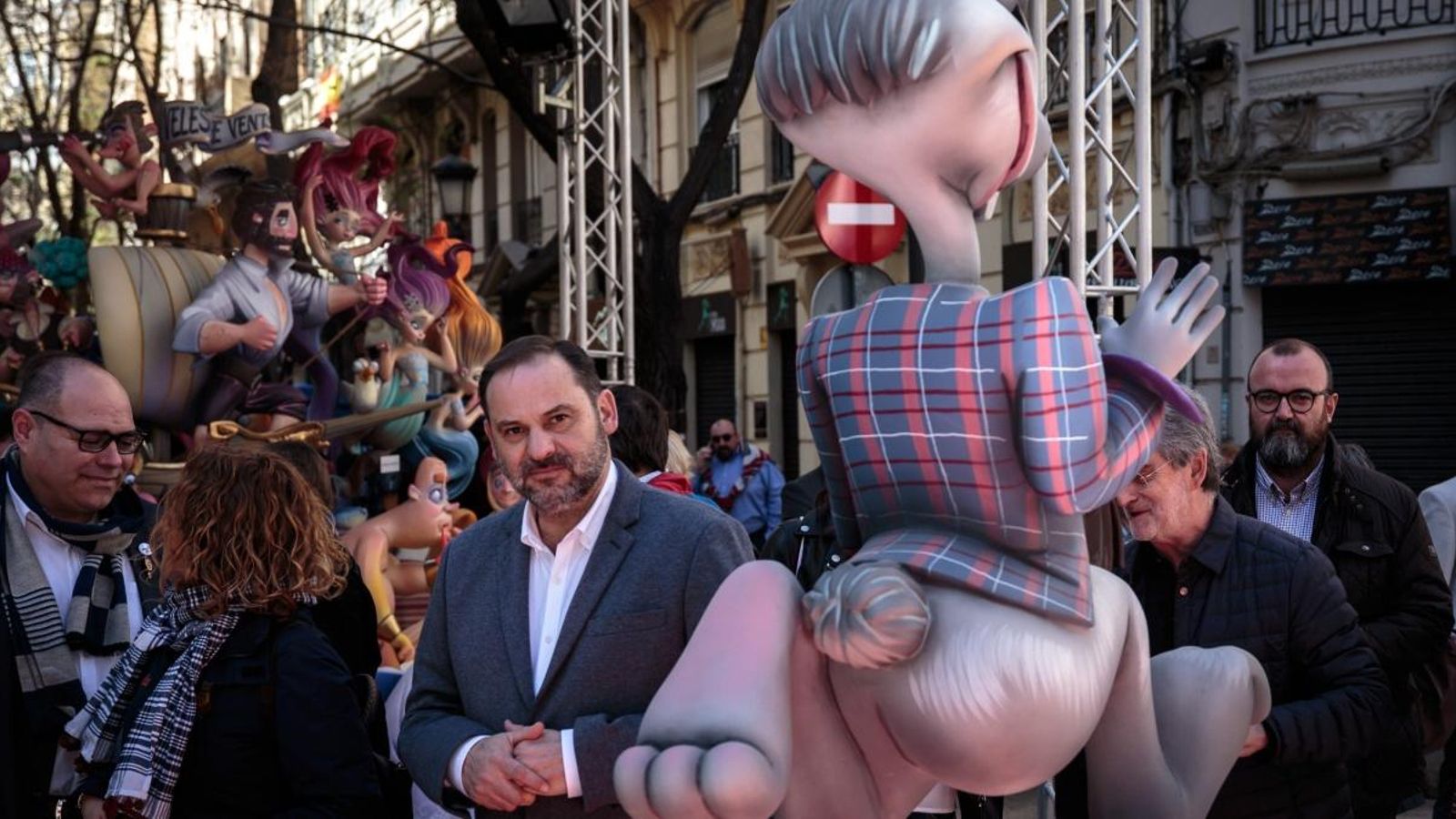 José Luis Ábalos, durant la seua visita a les Falles