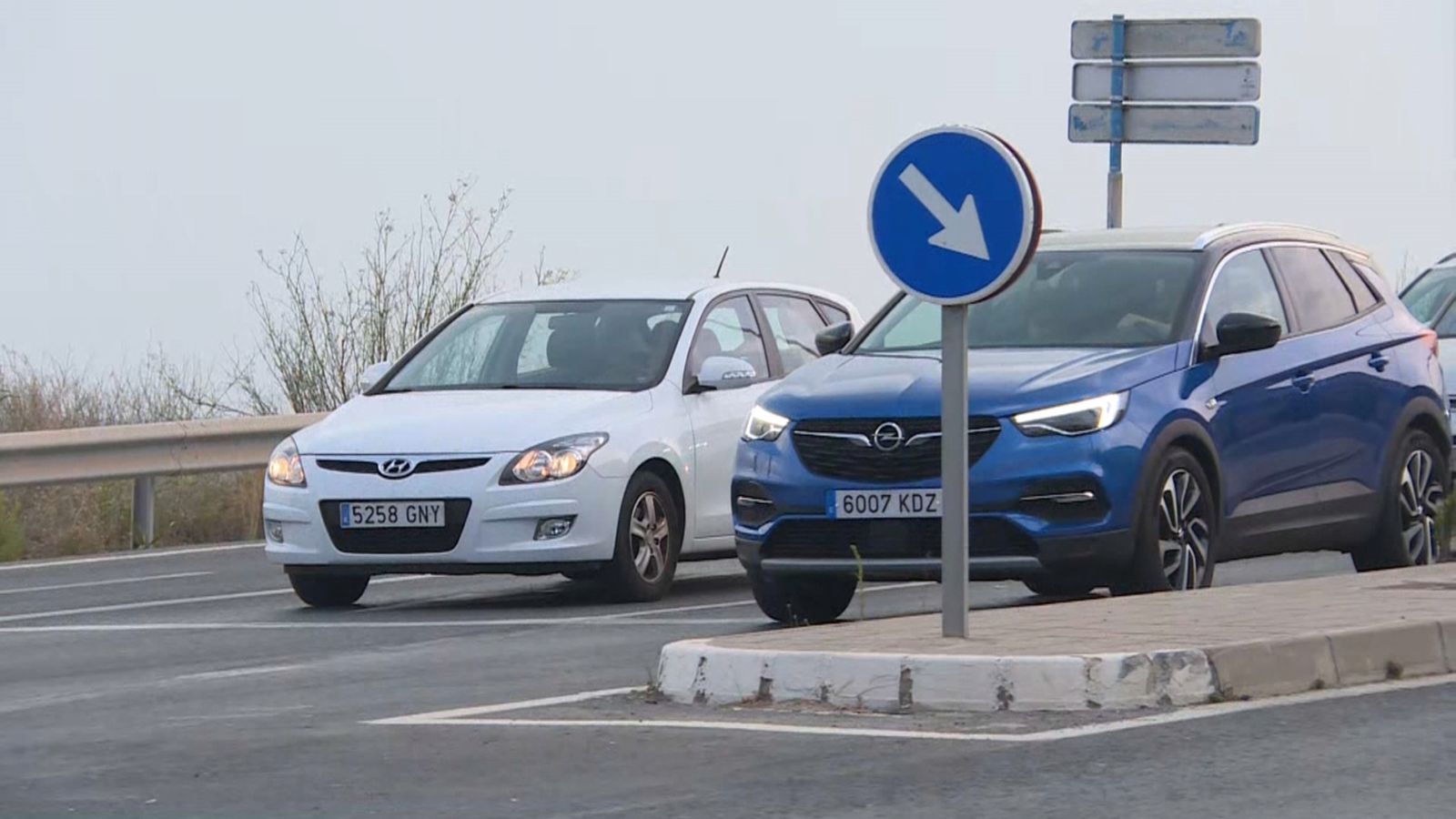 Cotxes en una imatge d'arxiu