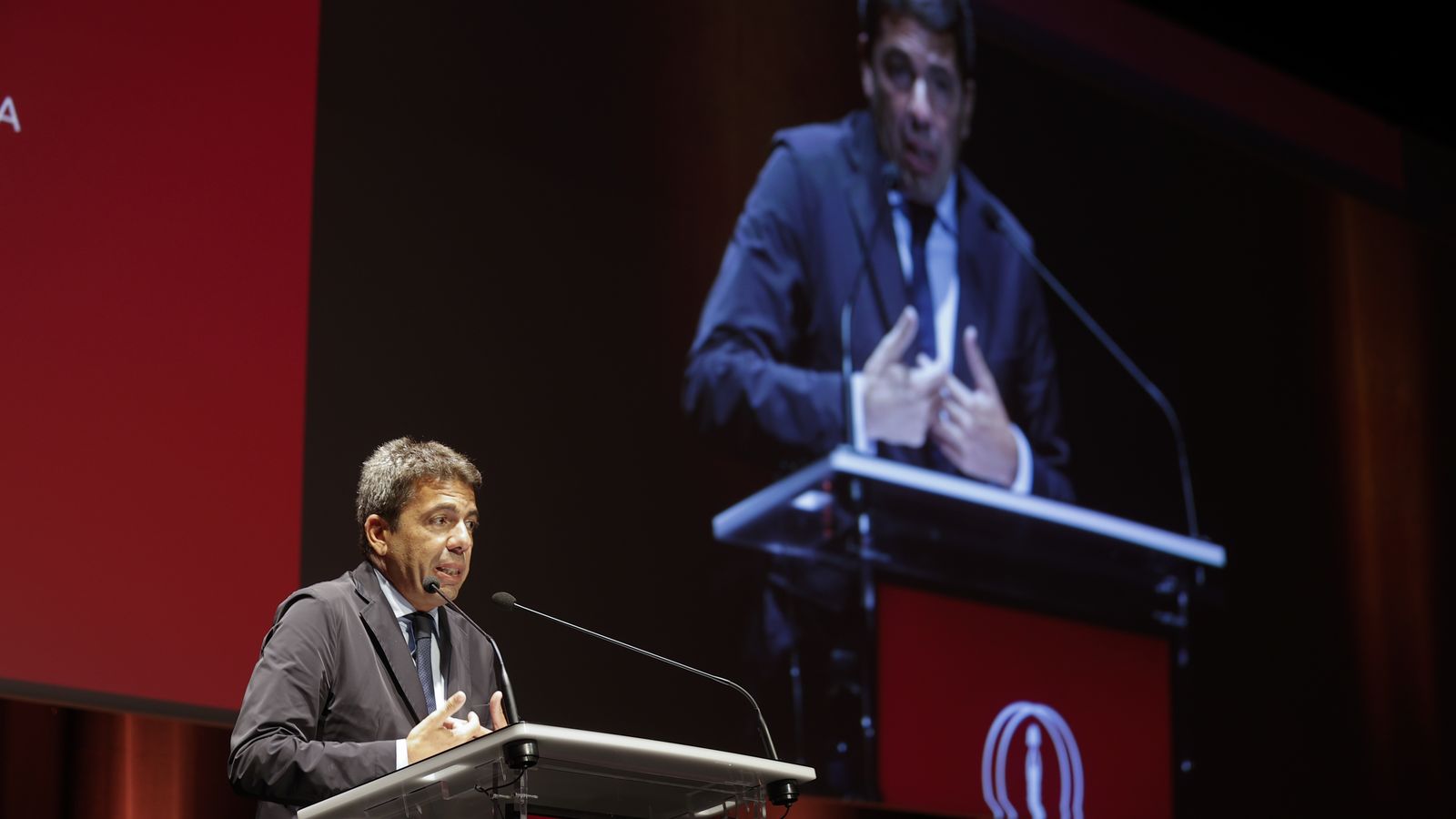 El president de la Generalitat, Carlos Mazón, durant la seua intervenció en la Nit de l'Economia Valenciana