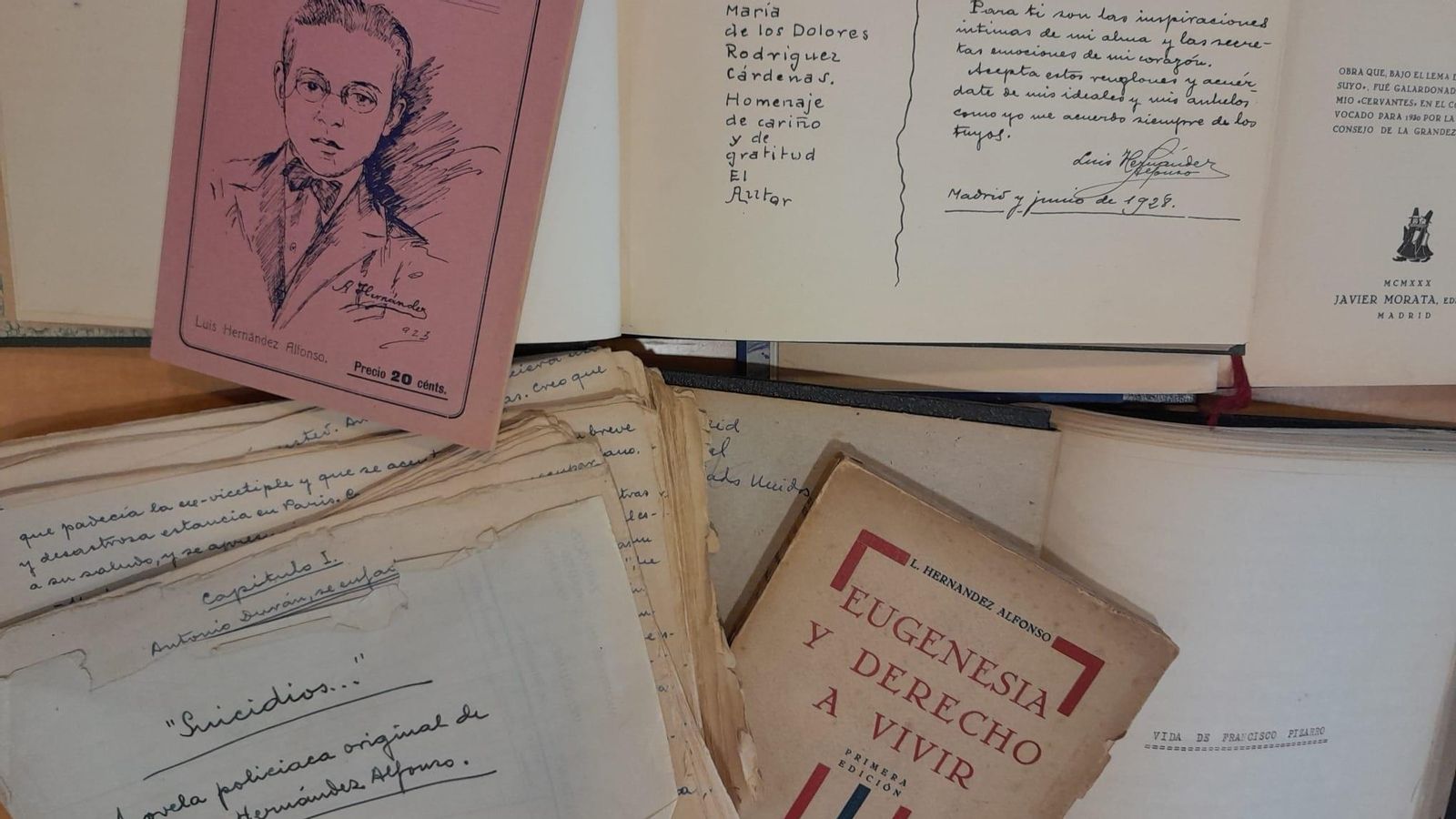 Part del llegat de l'escriptor Luis Hernández que la seua família ha depositat a la Biblioteca Valenciana Part del llegat de l'escriptor Luis Hernández que la seua família ha depositat en la Biblioteca Valenciana