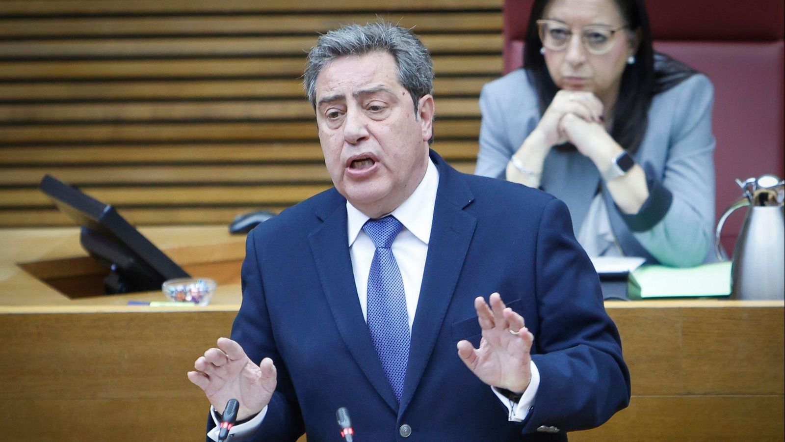 El síndic de Vox, José María Llanos, aquest dimecres en el faristol de les Corts