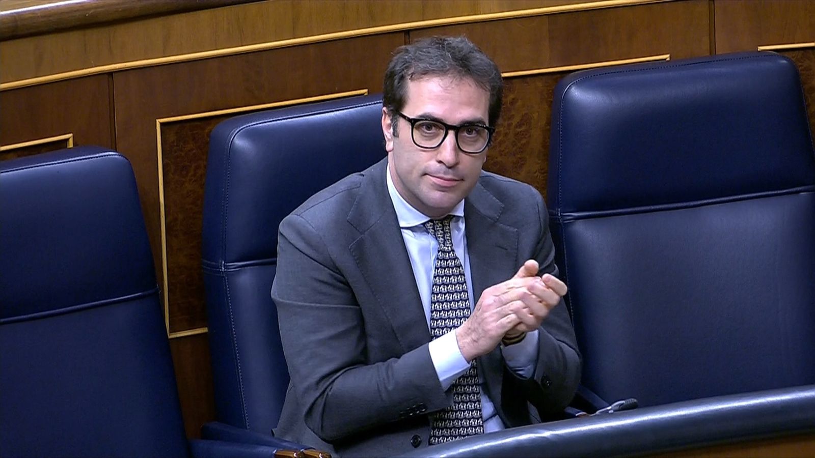 El govern convalida el decret anticrisi