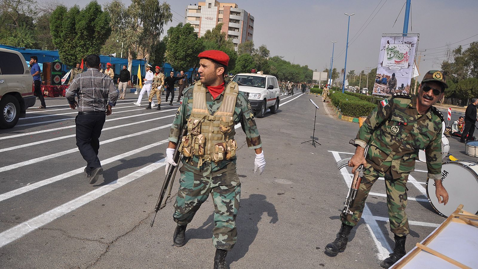 Soldats iranians durant l'atemptat a la ciutat d'Ahvaz